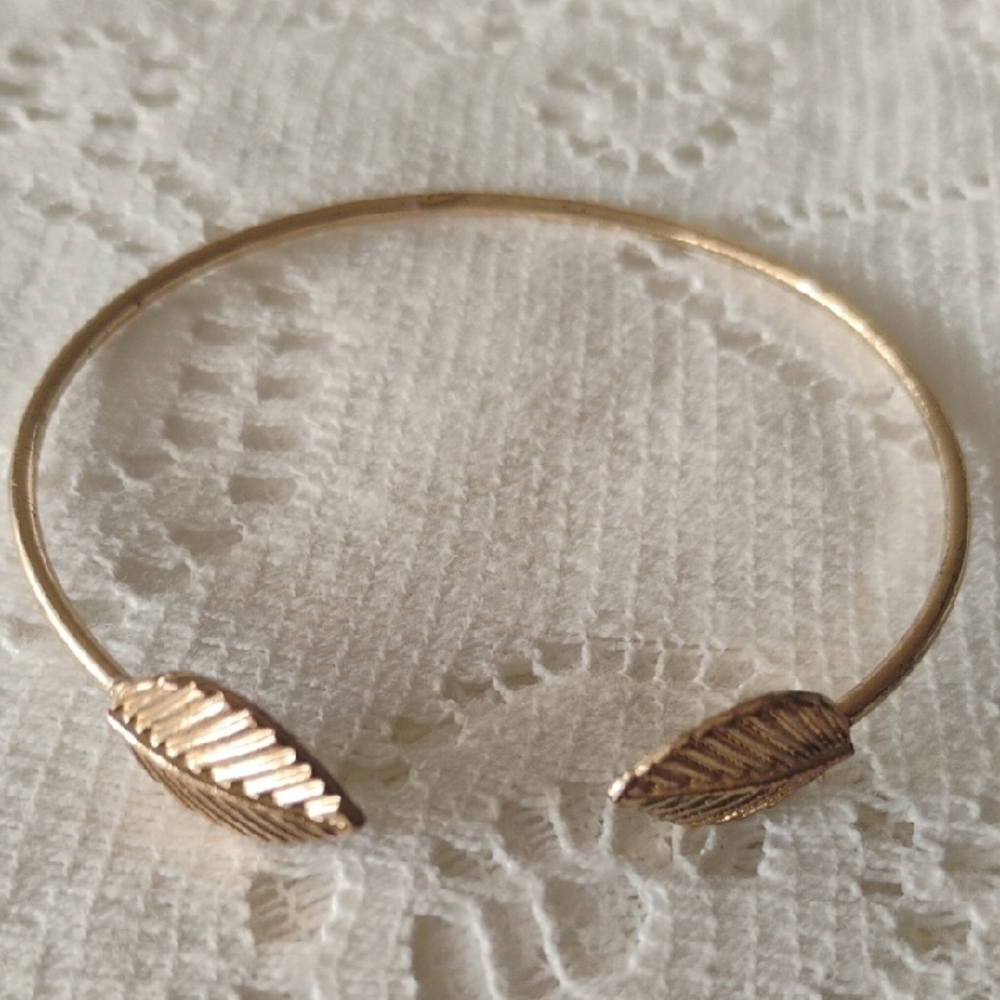 Leaf Gold tone bangledsintu Style